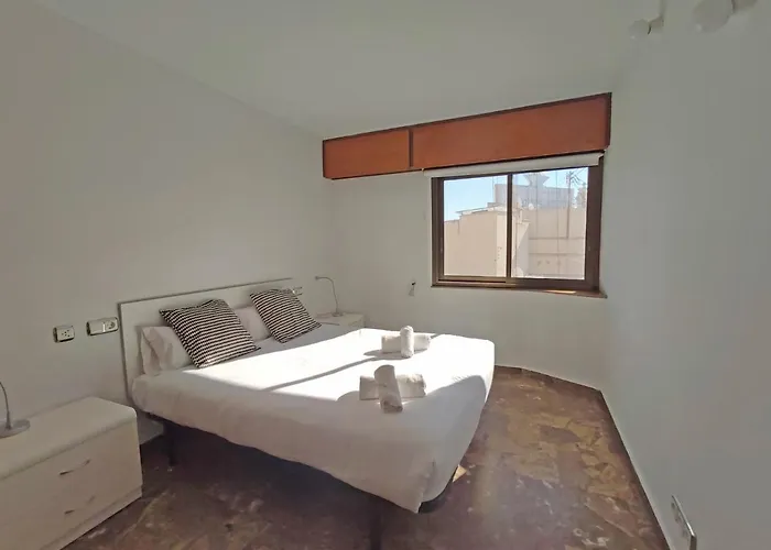 Sunny With Fantastic Terrace Views! Apartamento